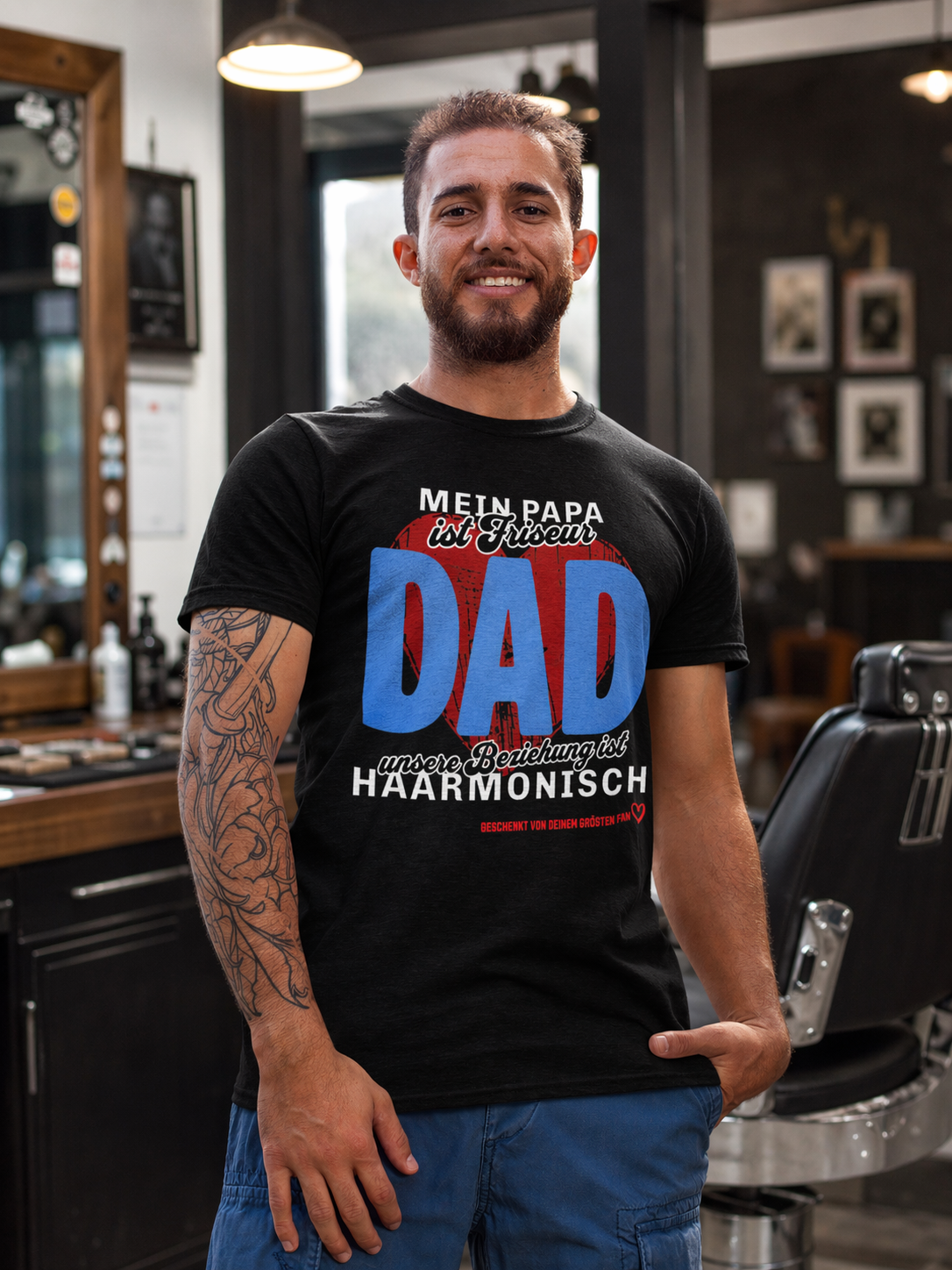 MEIN PAPA IST FRISEUR Unisex T-Shirt